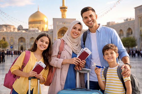 خانواده در سفر تور مشهد اقساطی فرهنگیان مقابل حرم امام رضا (ع)